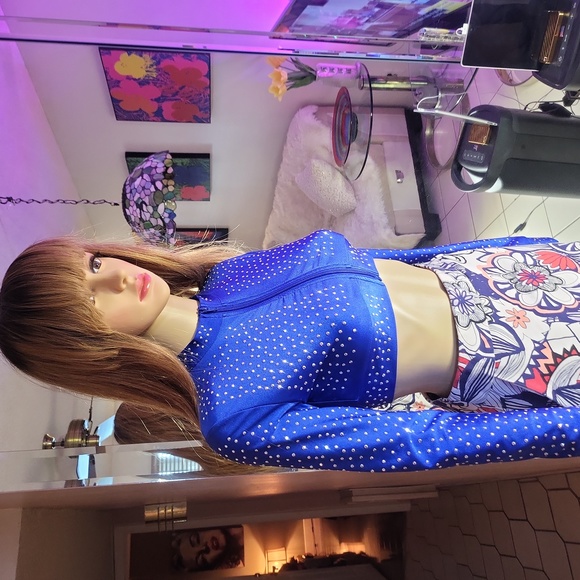 Top - Picture 2 of 3